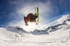 多米全站APP下载-欧冠次回合对决在即！纽约尼克斯演练定位球，纽约尼克斯密集防守应对